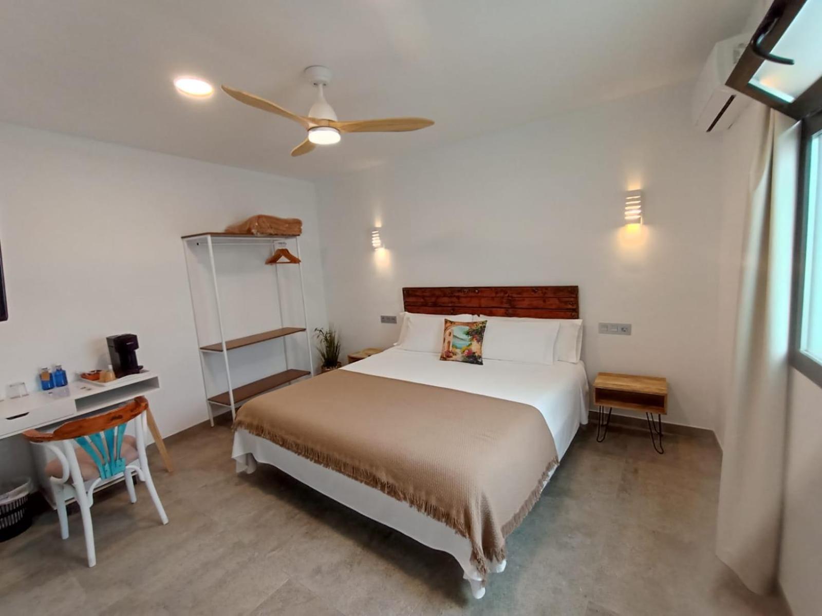 Hostal Aires Del Mar カルボネラス エクステリア 写真